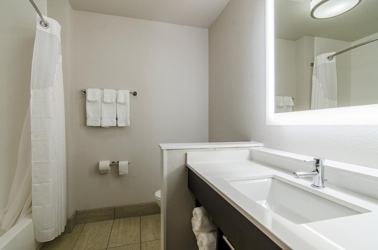 Holiday Inn Express & Suites - Atchison By Ihg Екстериор снимка