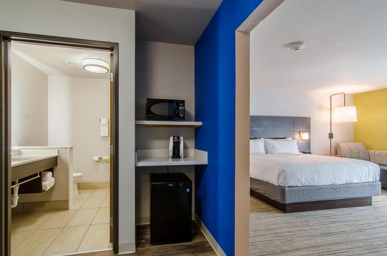 Holiday Inn Express & Suites - Atchison By Ihg Екстериор снимка