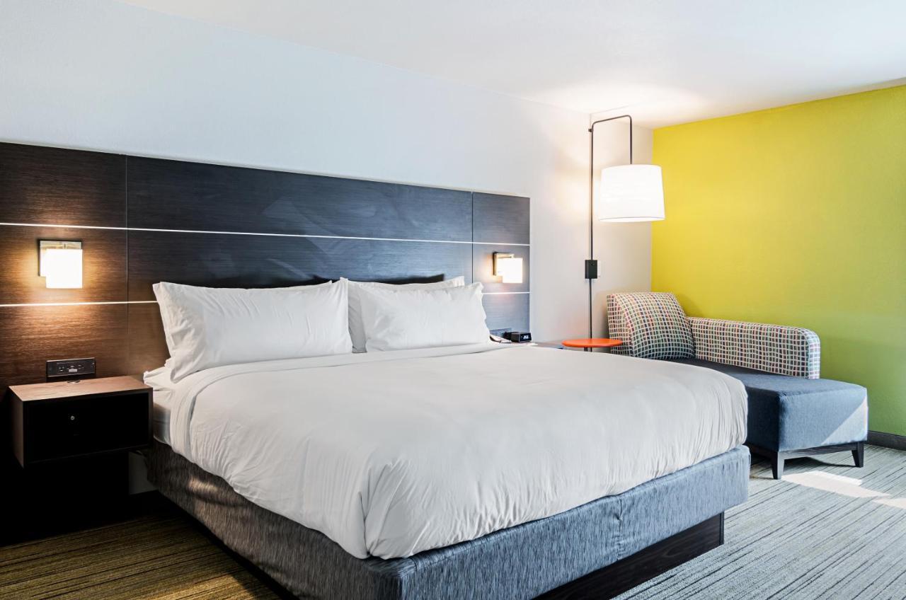 Holiday Inn Express & Suites - Atchison By Ihg Екстериор снимка