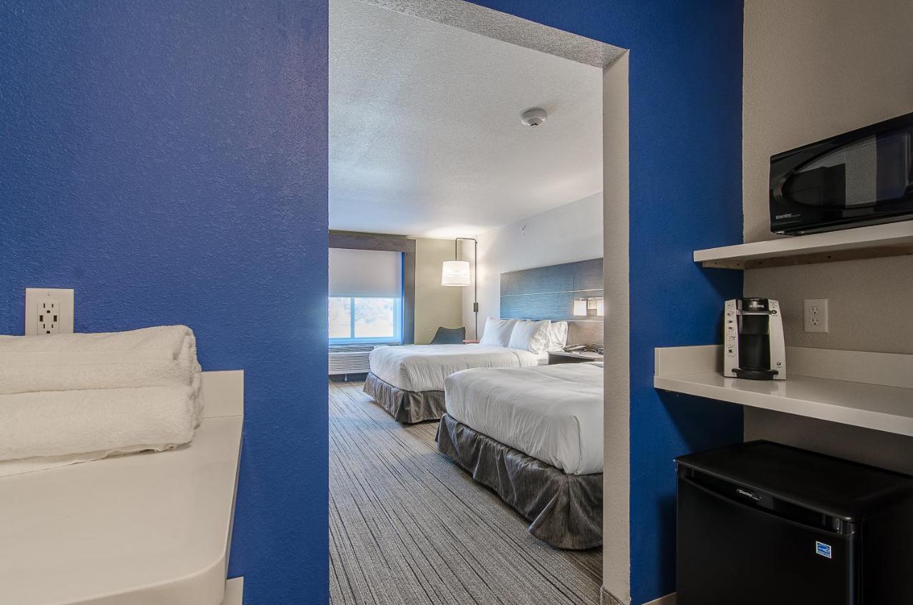 Holiday Inn Express & Suites - Atchison By Ihg Екстериор снимка