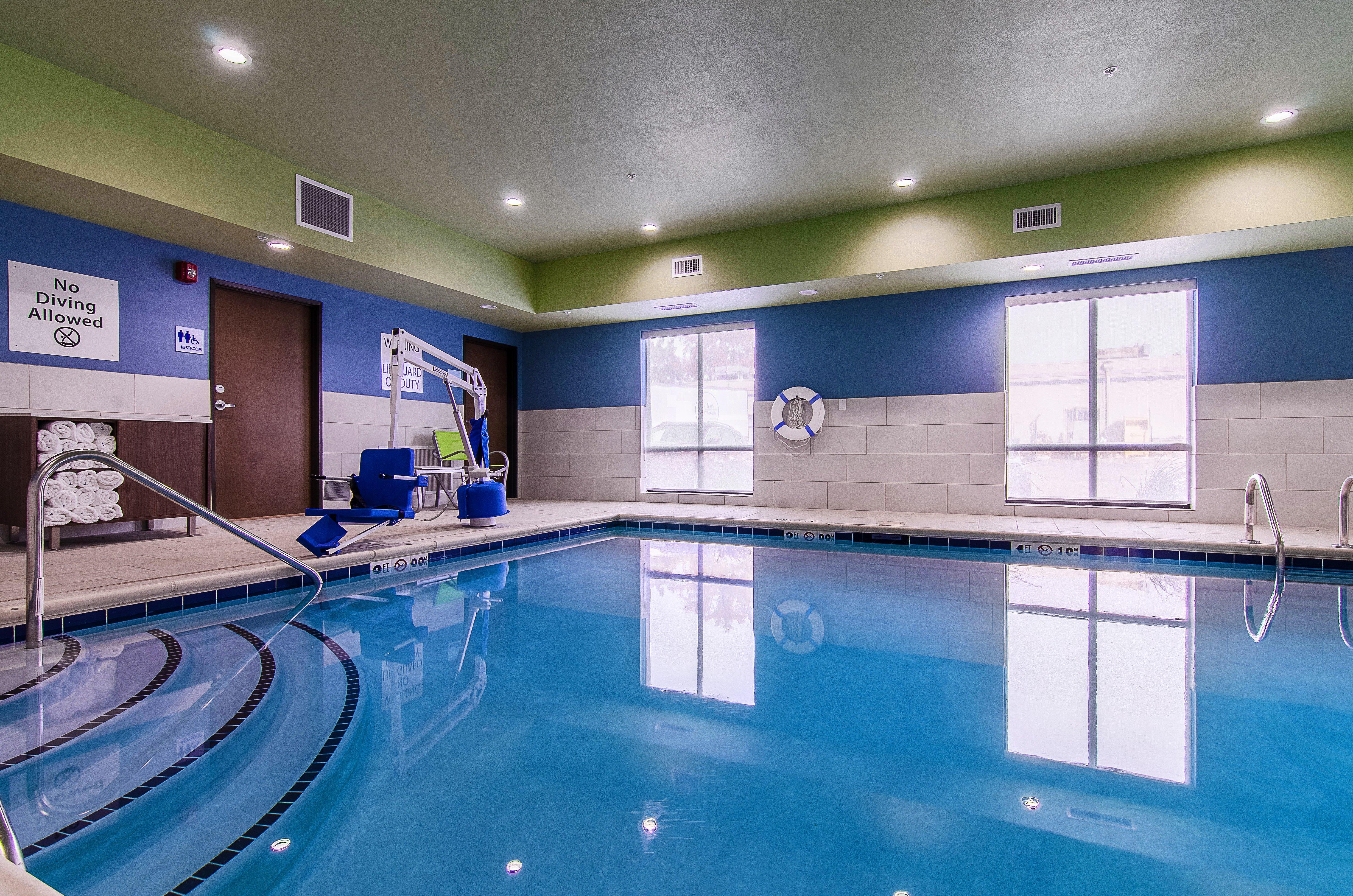 Holiday Inn Express & Suites - Atchison By Ihg Екстериор снимка