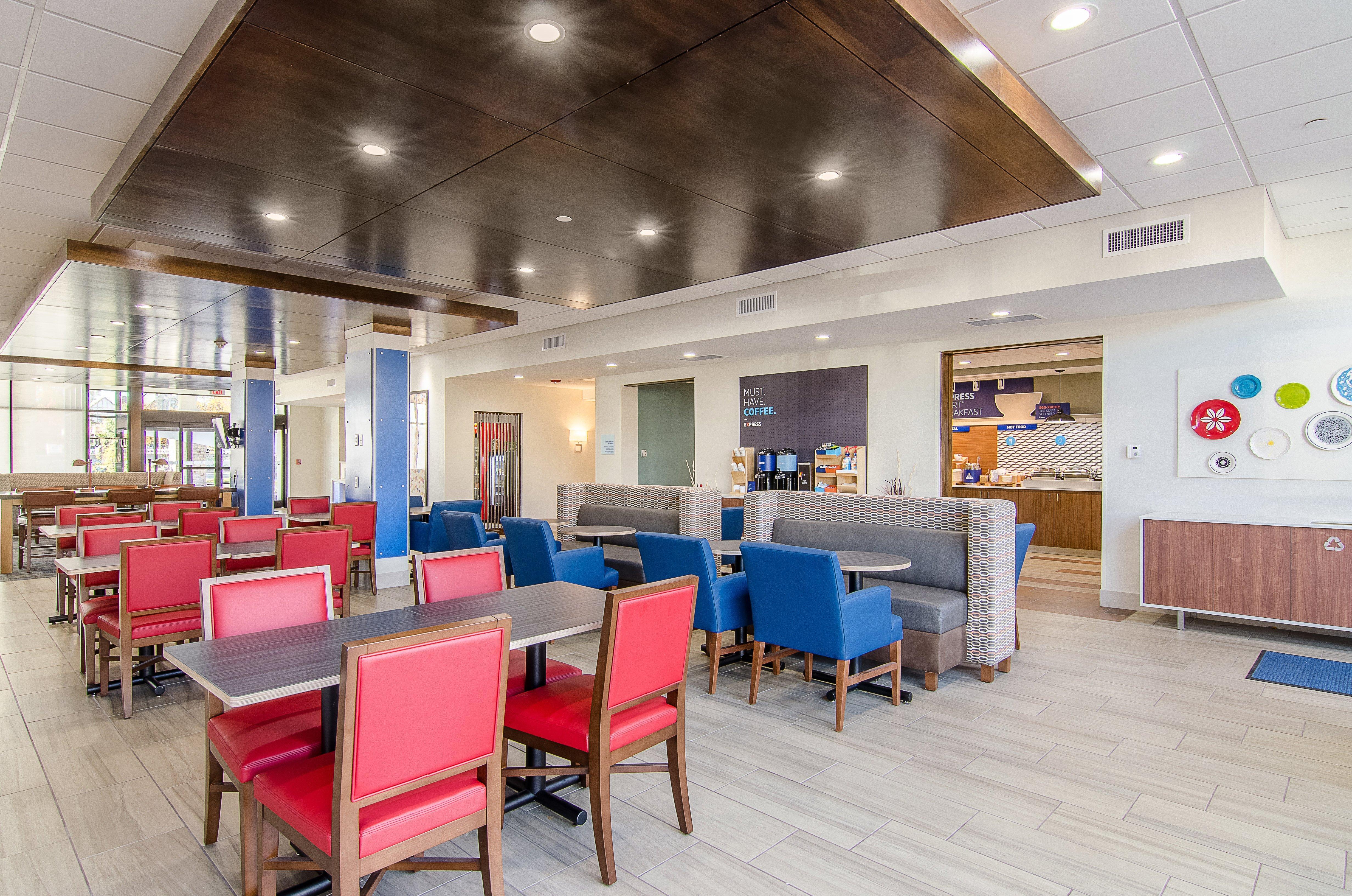 Holiday Inn Express & Suites - Atchison By Ihg Екстериор снимка
