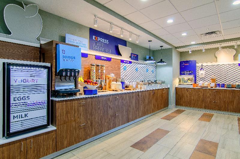 Holiday Inn Express & Suites - Atchison By Ihg Екстериор снимка